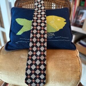 Elegant Black and Red Geometric Tie